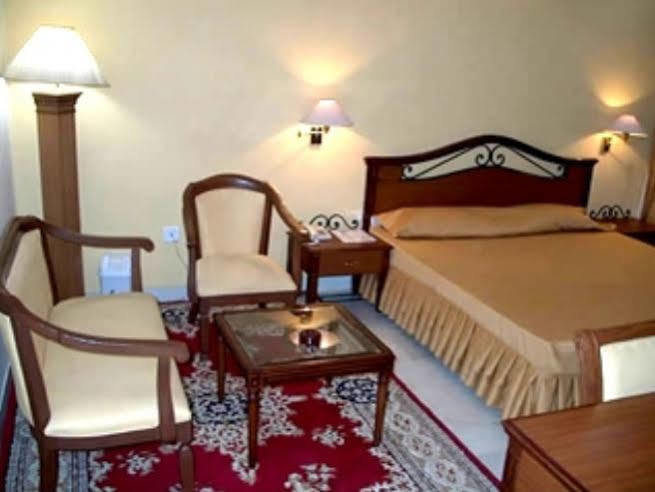 Treebo Trend Corporate Inn Chandigarh Chandīgarh Exterior foto